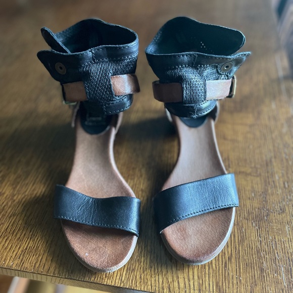 Miz Mooz Sandals - Picture 1 of 6